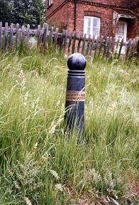 Greenwich Meridian Marker; England; Hertfordshire; Ware (Easnye Estate)